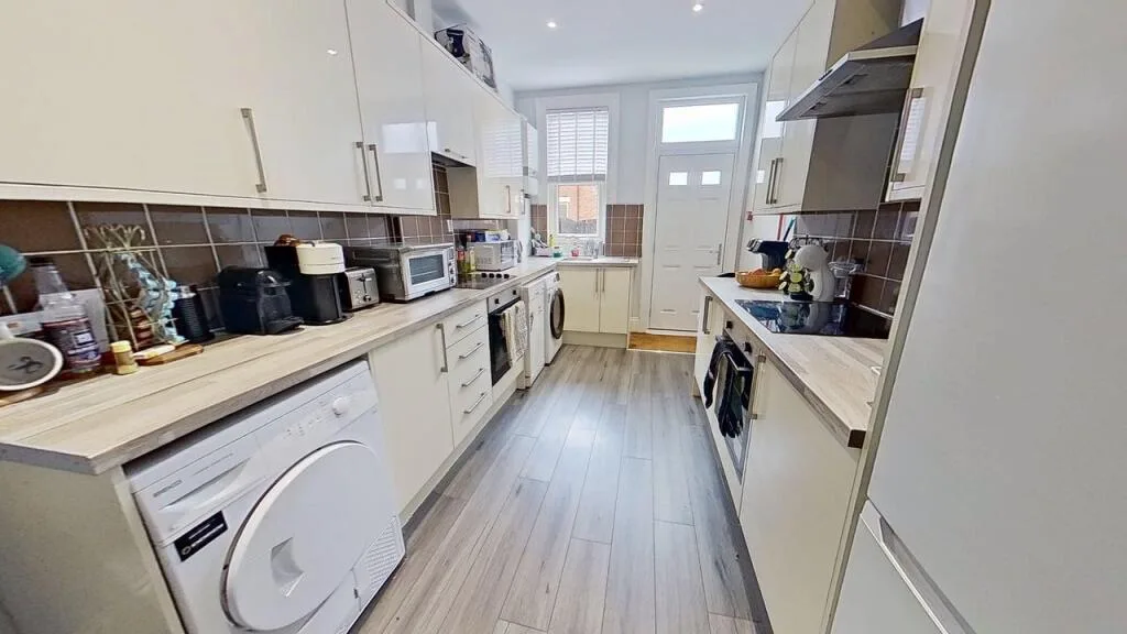 6 bedroom terraced house for rent