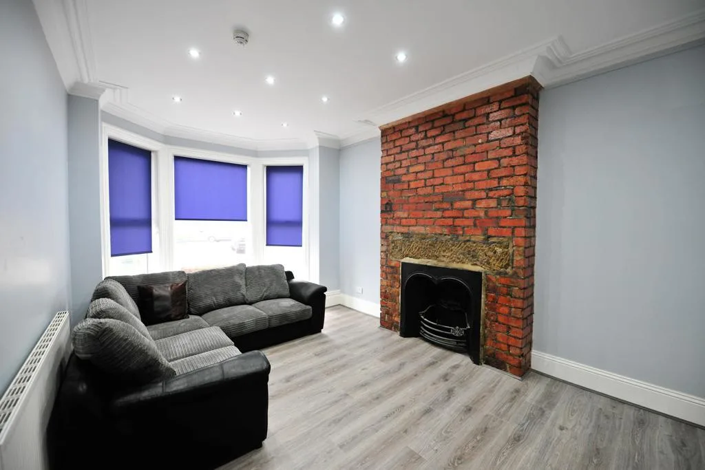 6 bedroom house for rent