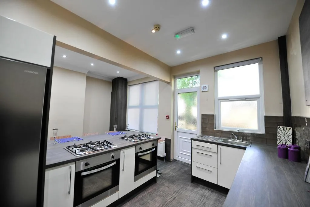 6 bedroom house for rent