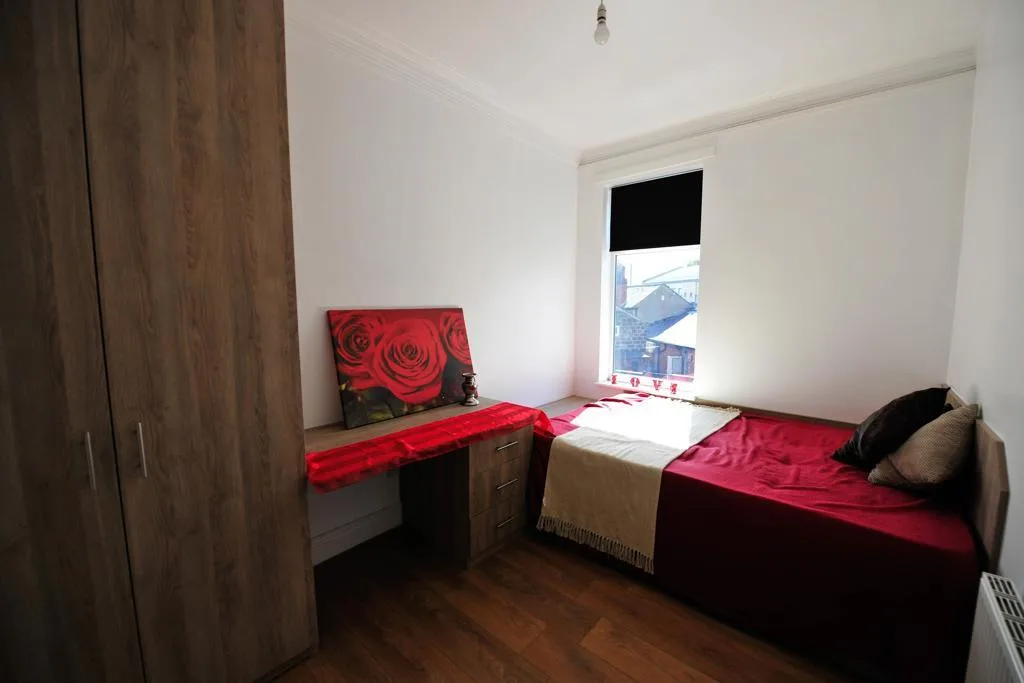 6 bedroom house for rent