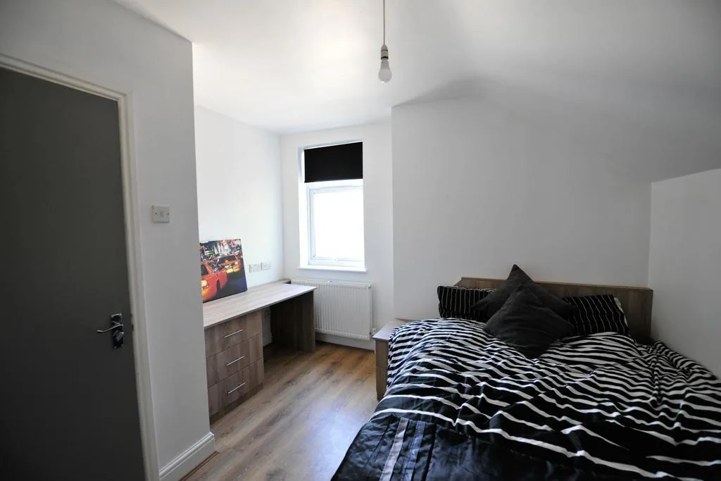 6 bedroom house for rent