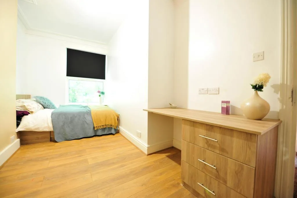 6 bedroom house for rent