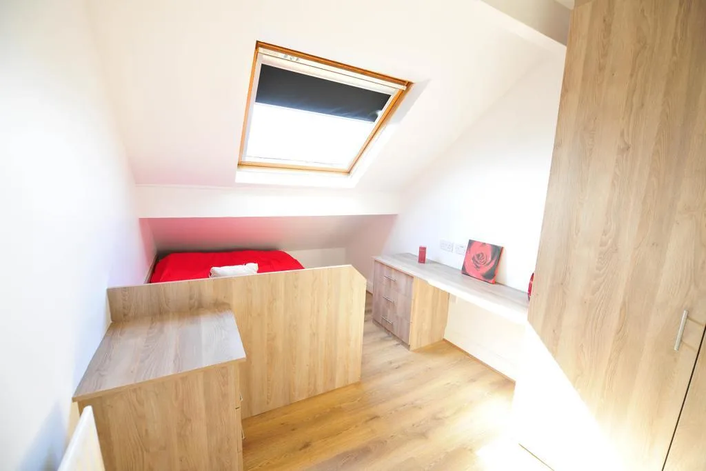 6 bedroom house for rent
