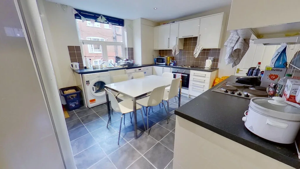 6 bedroom terraced house for rent