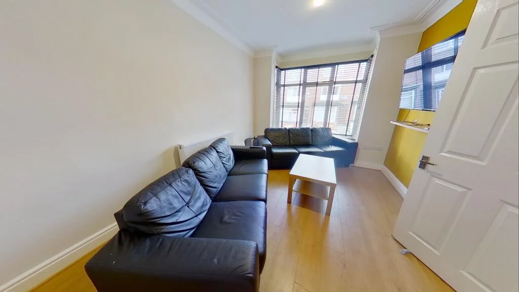 6 bedroom terraced house for rent