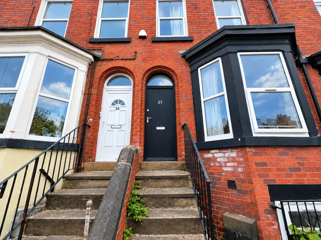 6 bedroom terraced house for rent