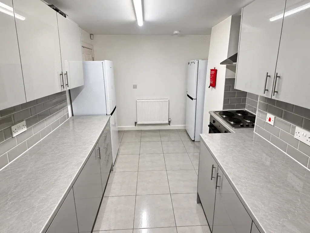 6 bedroom terraced house for rent