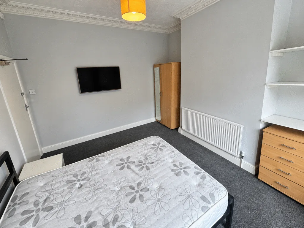 6 bedroom terraced house for rent