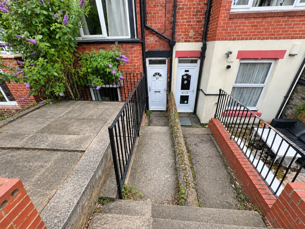 6 bedroom terraced house for rent