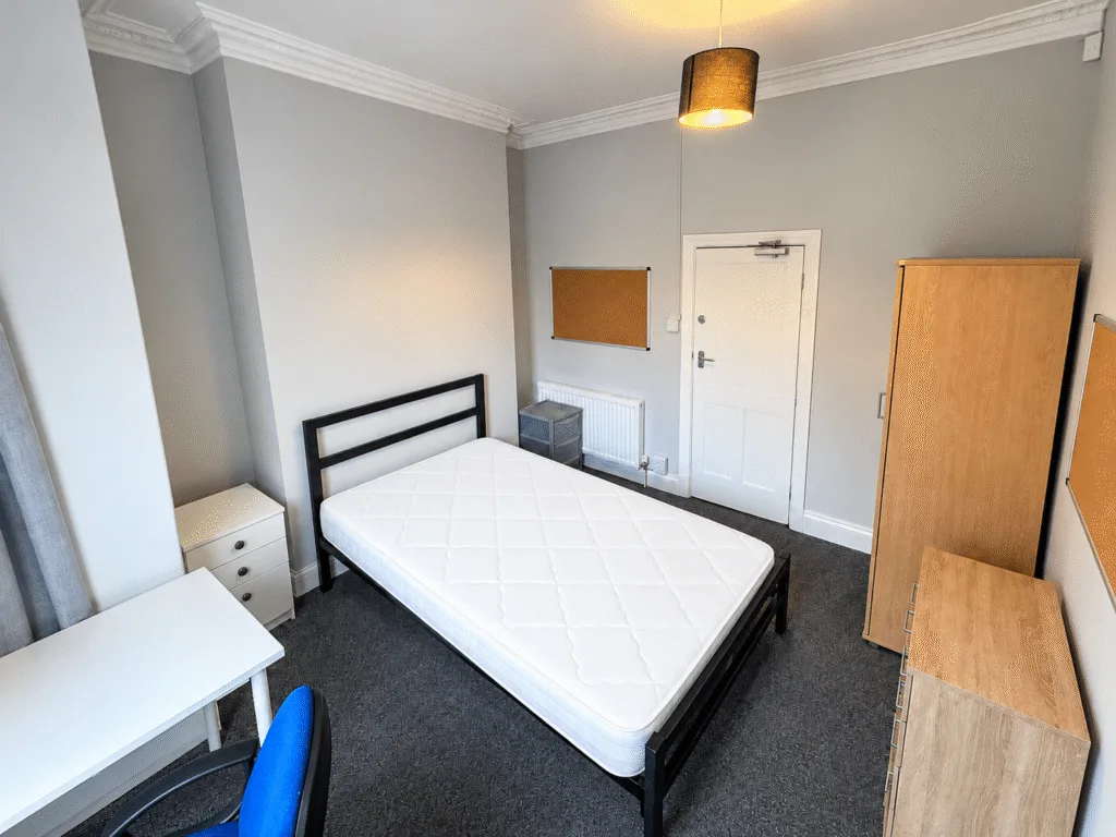 6 bedroom terraced house for rent