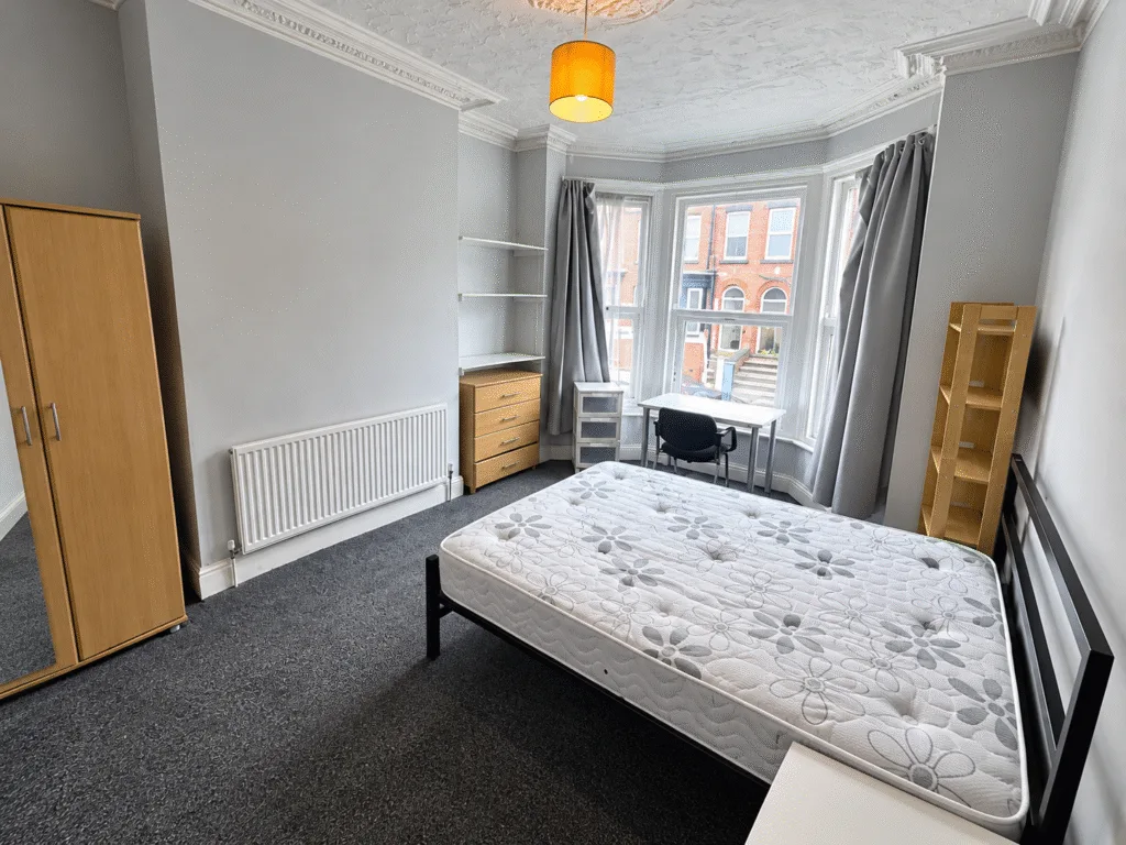 6 bedroom terraced house for rent
