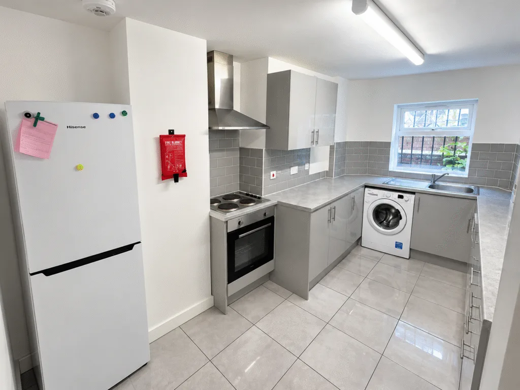 6 bedroom terraced house for rent