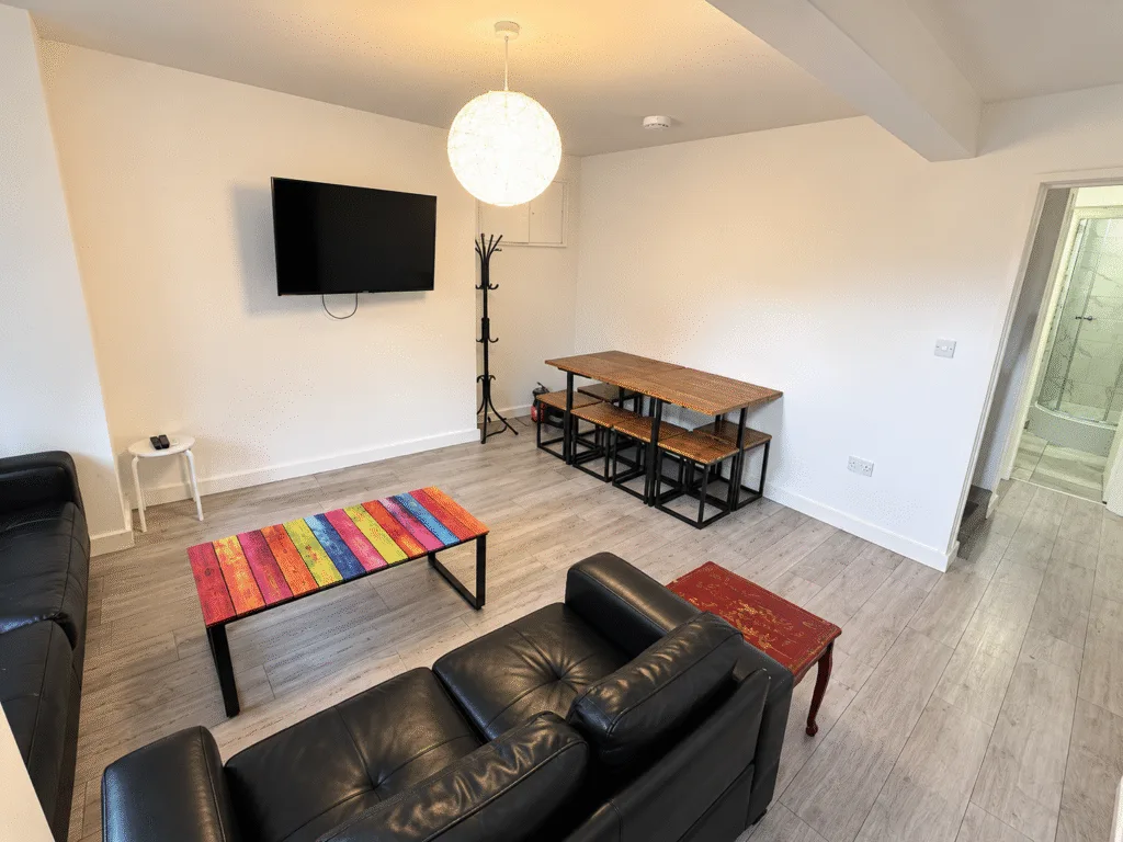 6 bedroom terraced house for rent