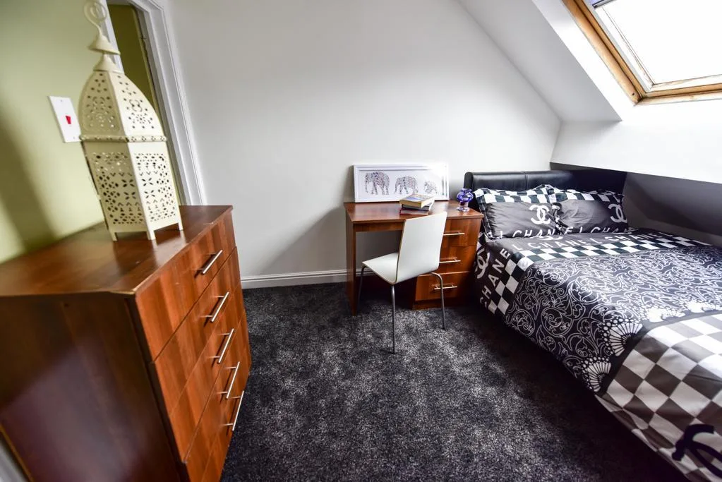 6 bedroom house for rent