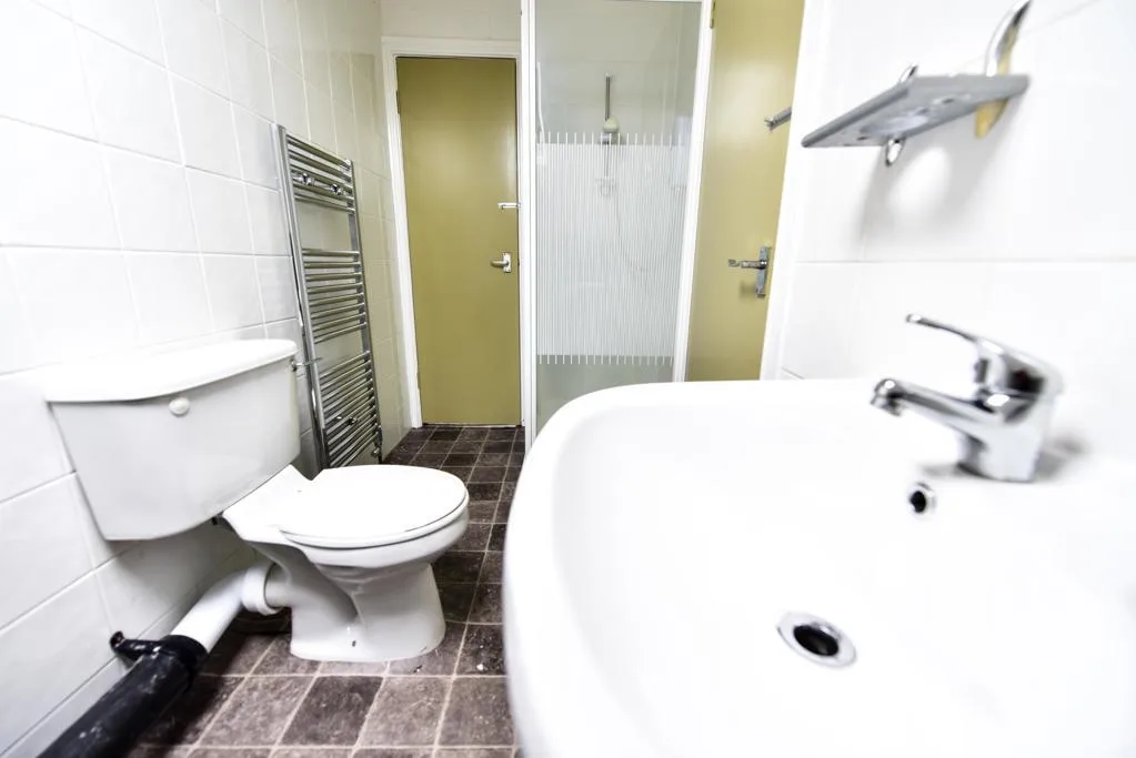 6 bedroom house for rent