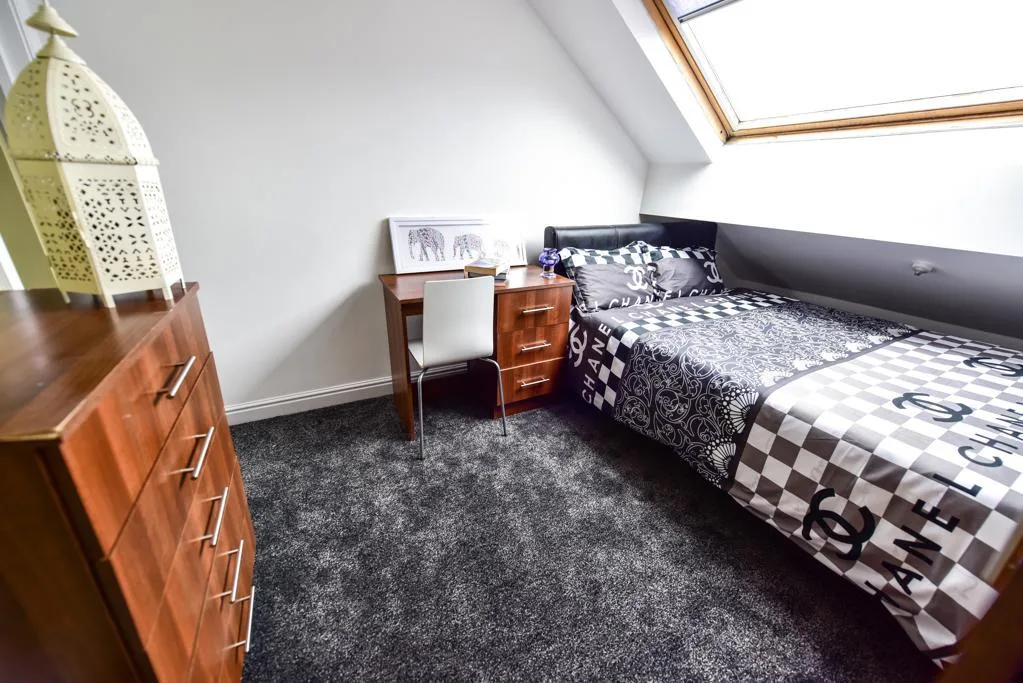 6 bedroom house for rent