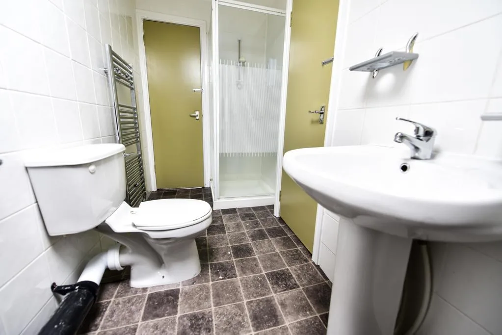 6 bedroom house for rent