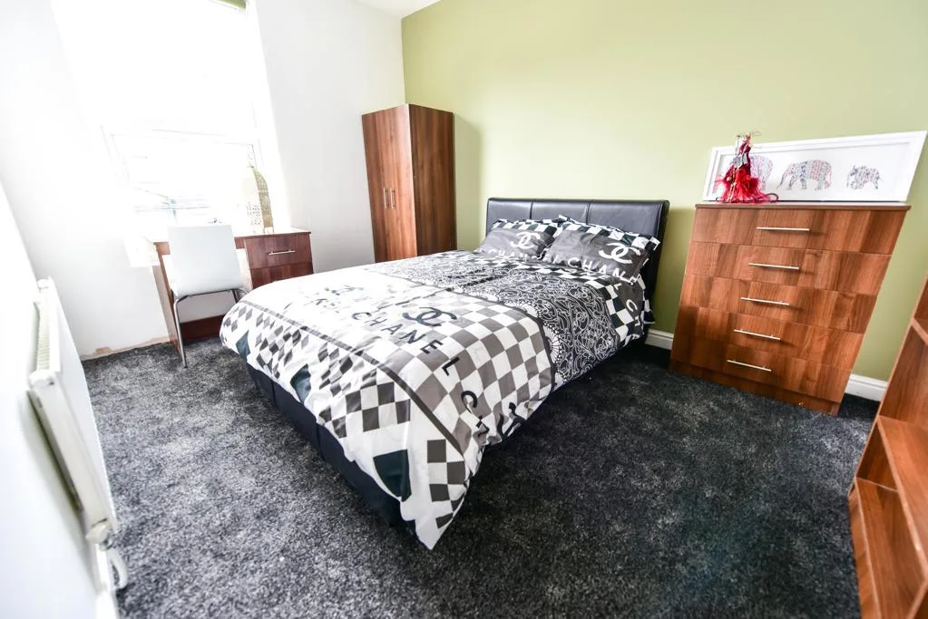 6 bedroom house for rent