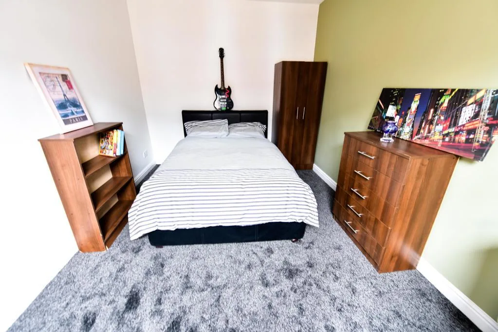 6 bedroom house for rent