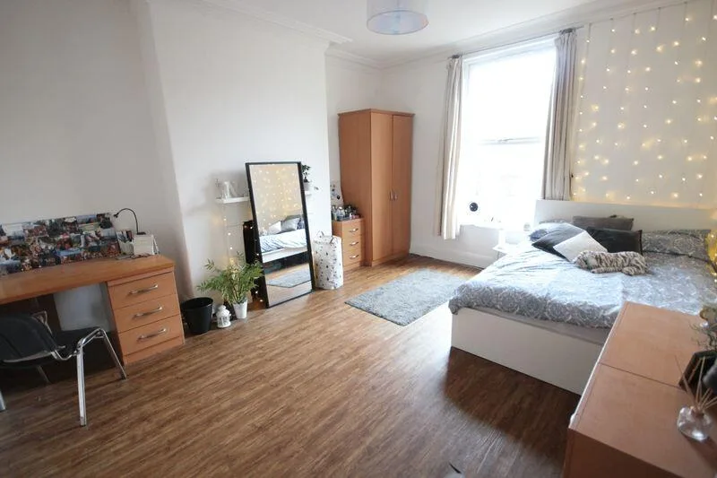 7 bedroom terraced house for rent