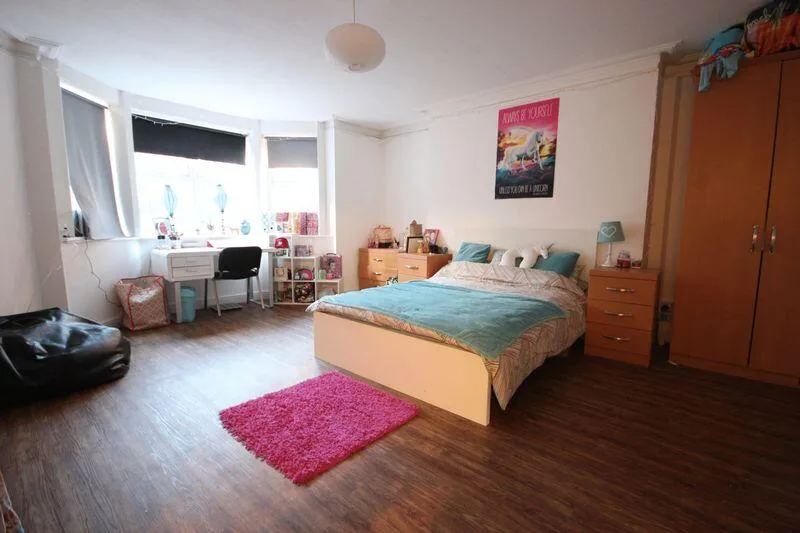 7 bedroom terraced house for rent