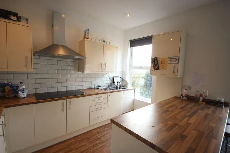 7 bedroom terraced house for rent
