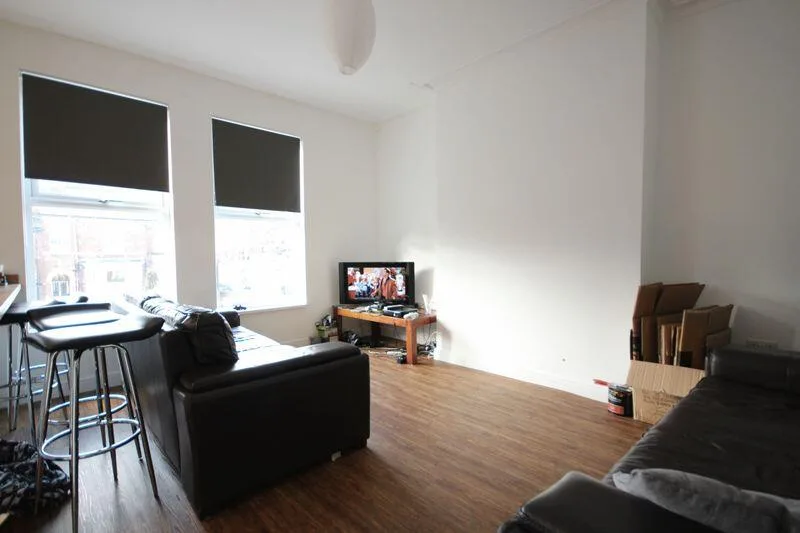 7 bedroom terraced house for rent