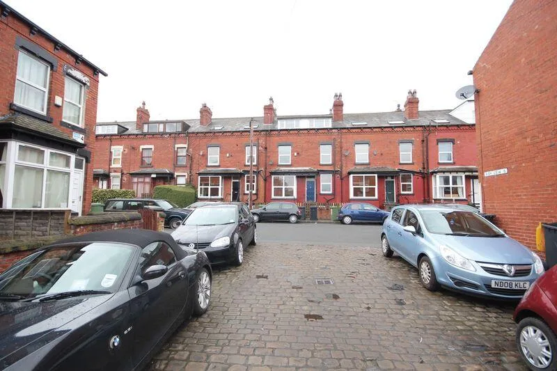 4 bedroom terraced house for rent