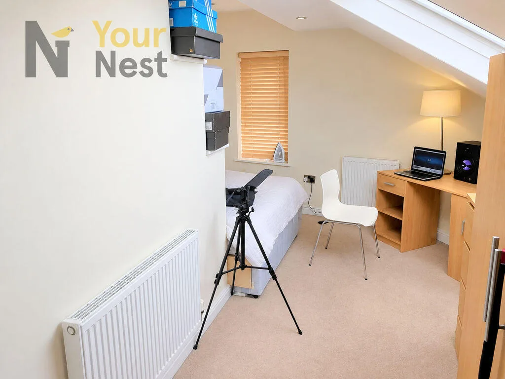 5 bedroom semi-detached house for rent