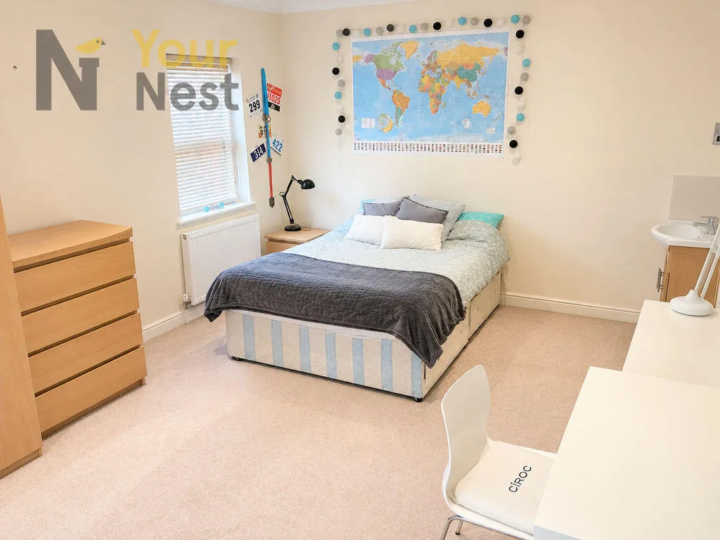 5 bedroom semi-detached house for rent