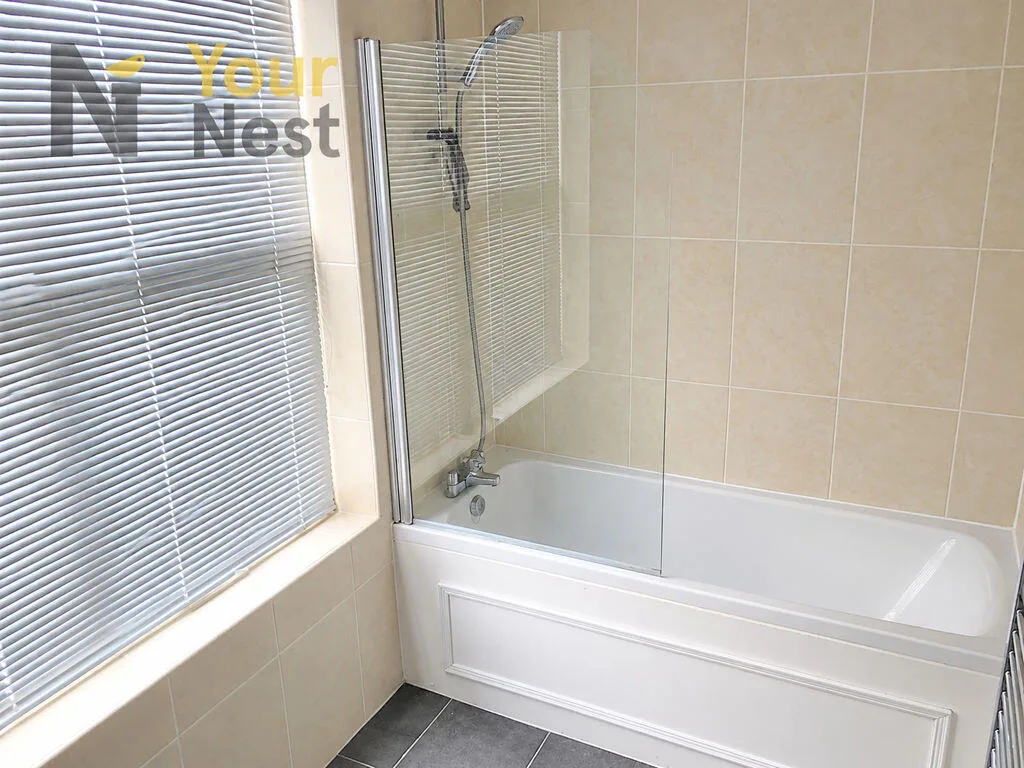 5 bedroom semi-detached house for rent