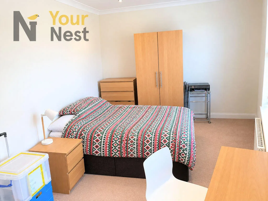 5 bedroom semi-detached house for rent