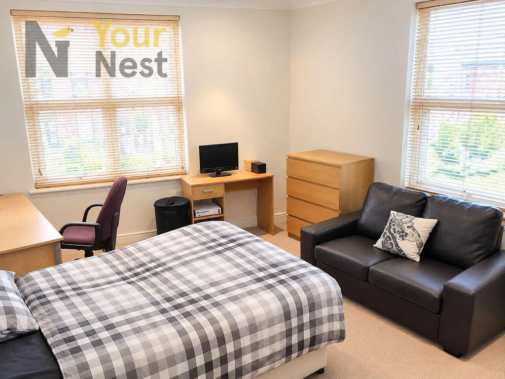 5 bedroom semi-detached house for rent