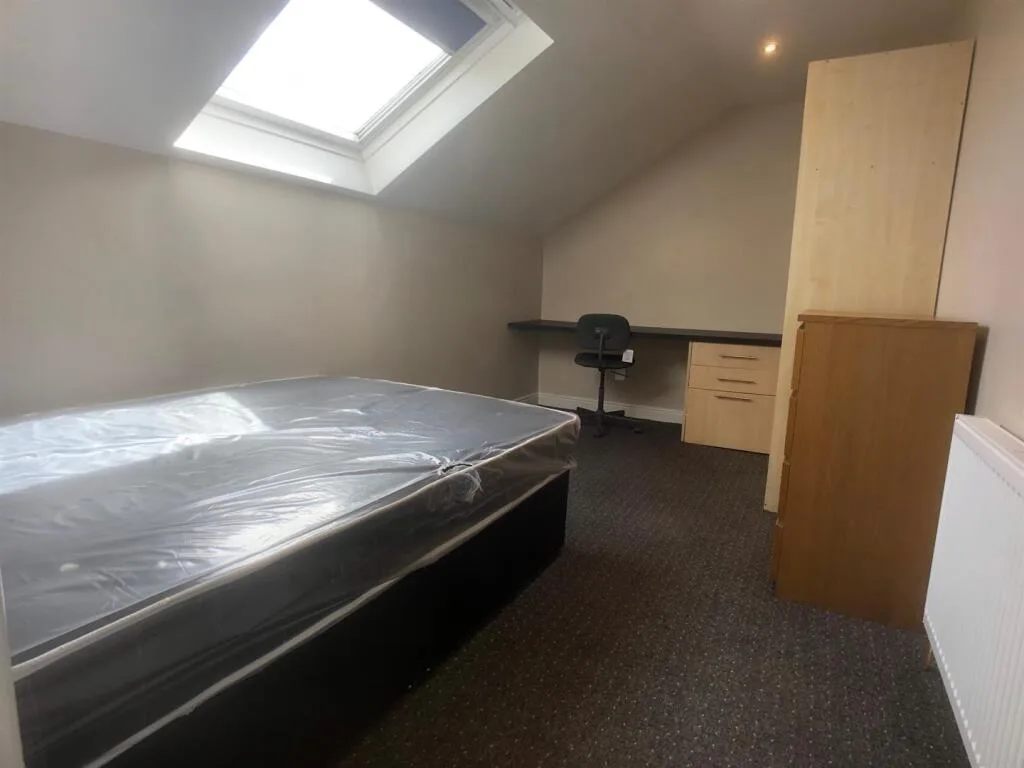 5 bedroom flat for rent