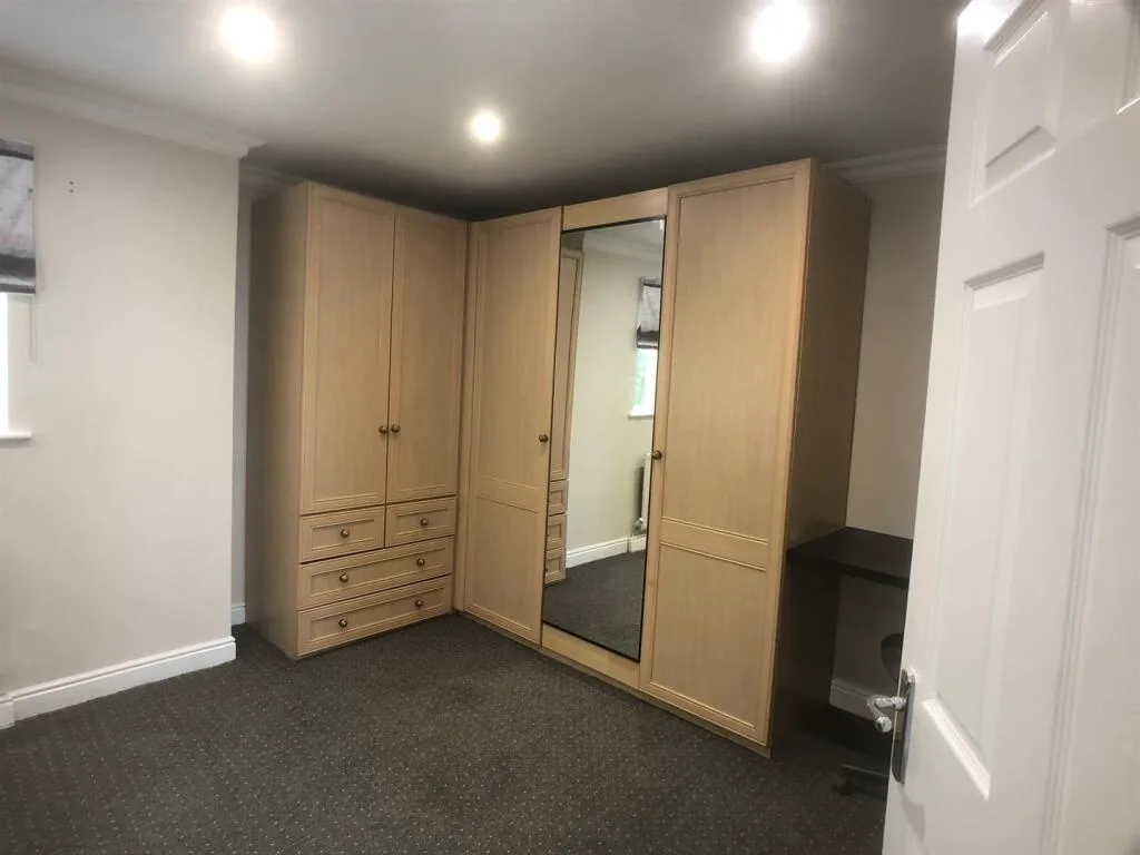 5 bedroom flat for rent
