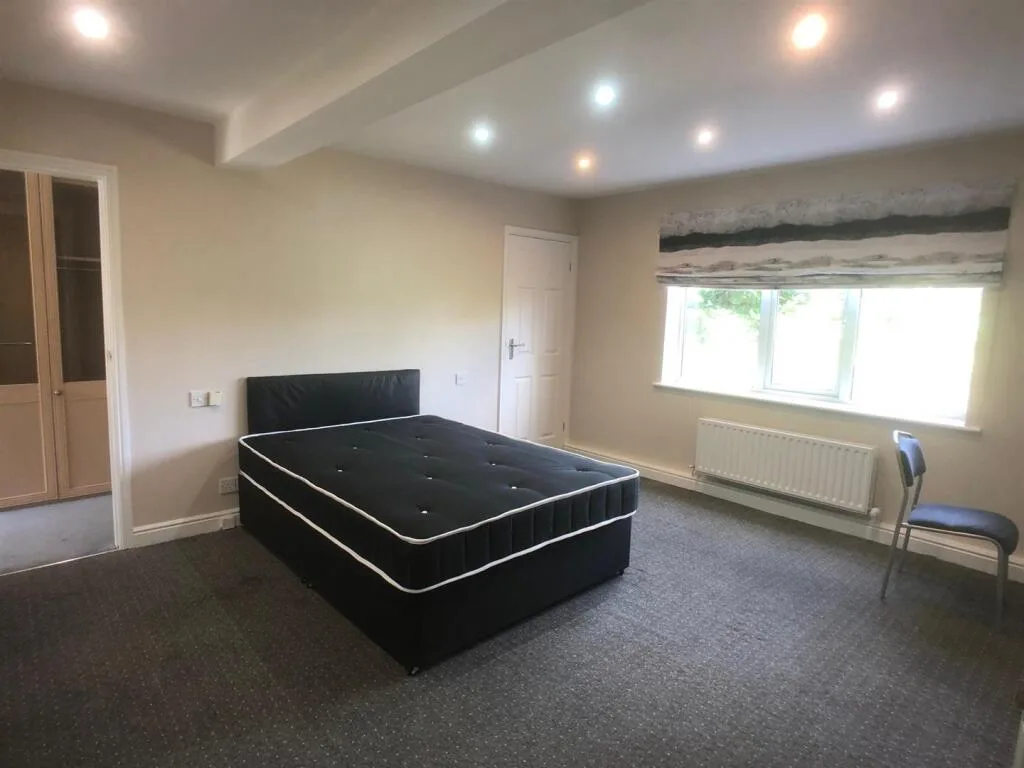 5 bedroom flat for rent
