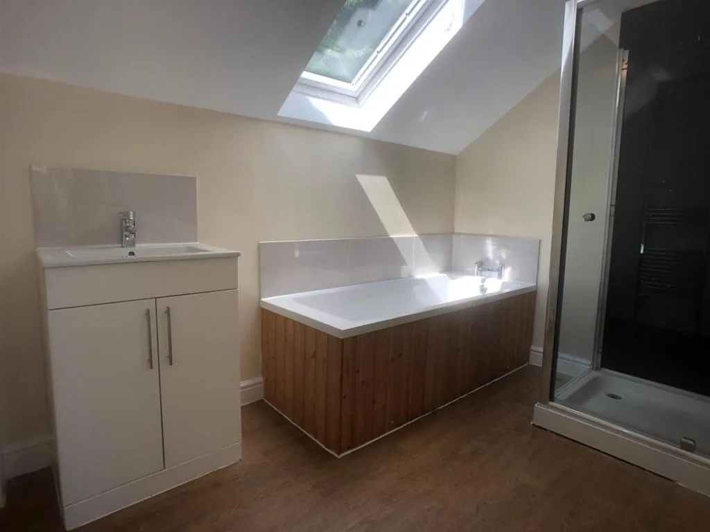 5 bedroom flat for rent