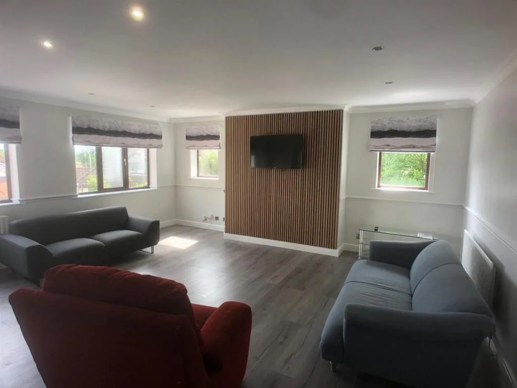 5 bedroom flat for rent