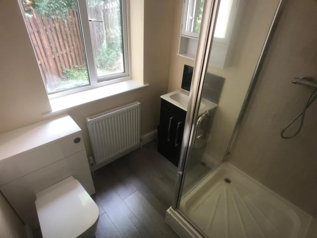 5 bedroom flat for rent