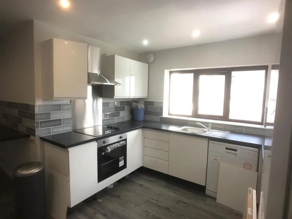5 bedroom flat for rent