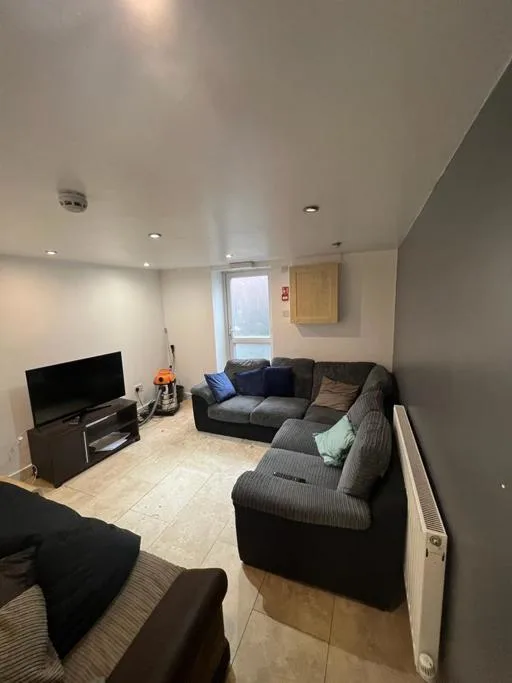 5 bedroom house for rent