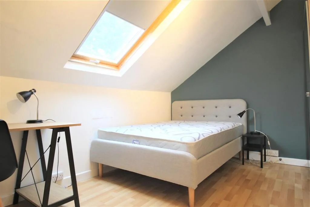 5 bedroom terraced house for rent