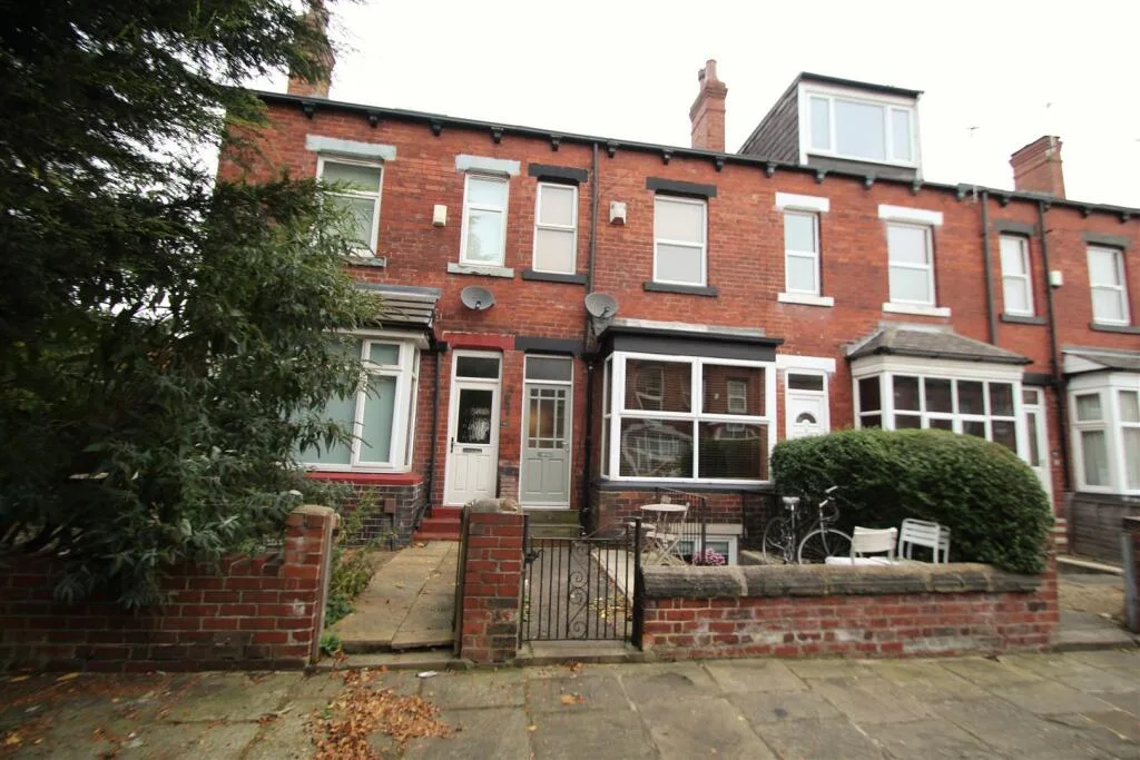 5 bedroom terraced house for rent