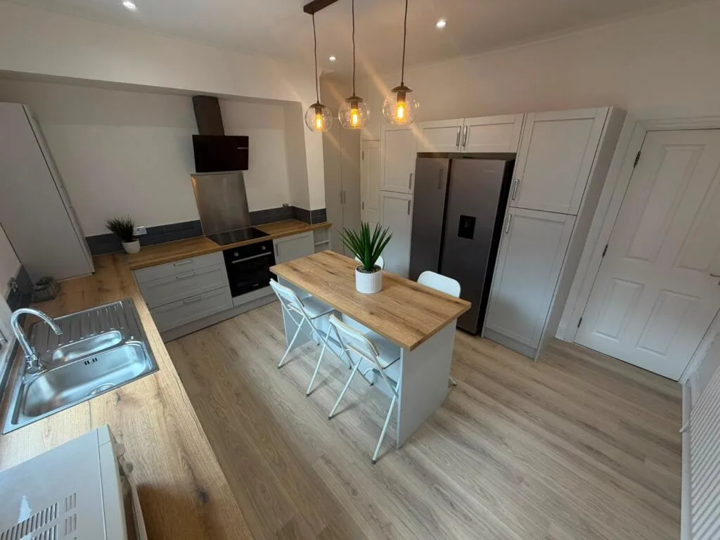 5 bedroom terraced house for rent