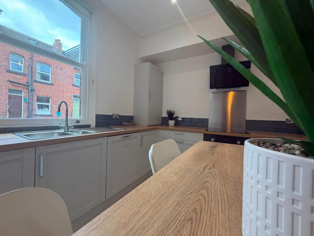 5 bedroom terraced house for rent