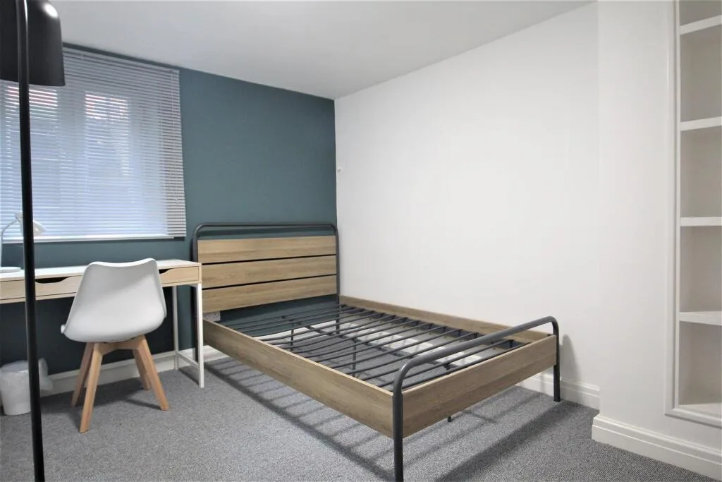 5 bedroom terraced house for rent