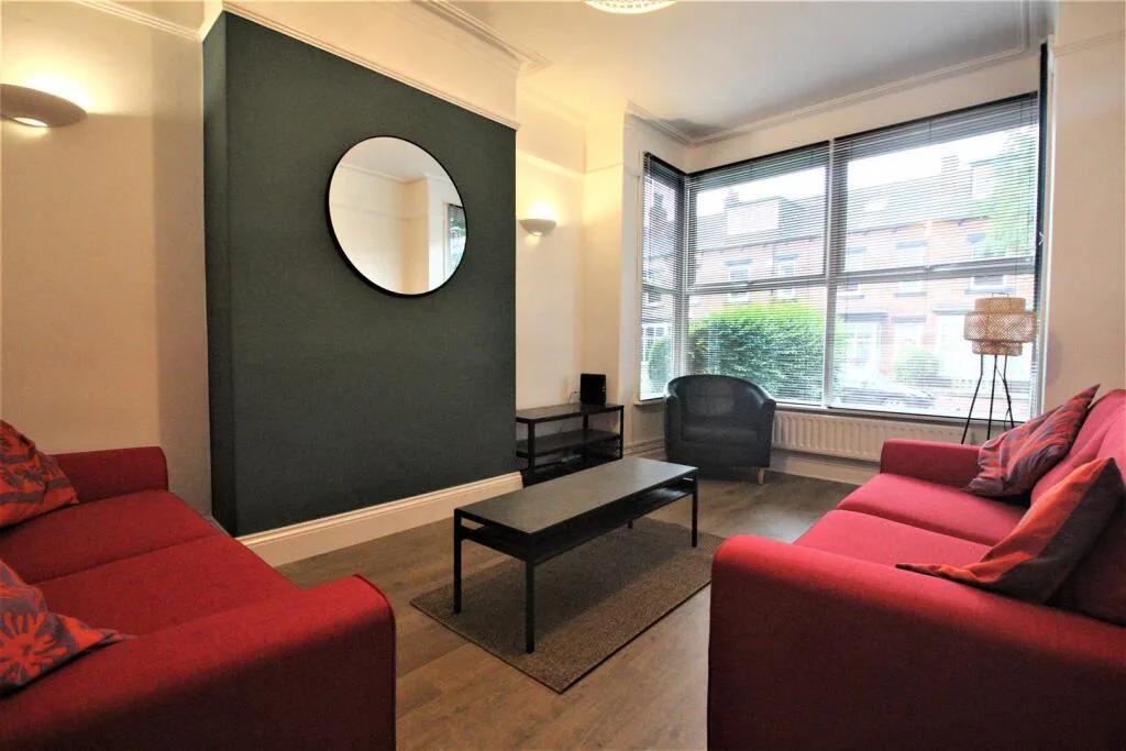 5 bedroom terraced house for rent