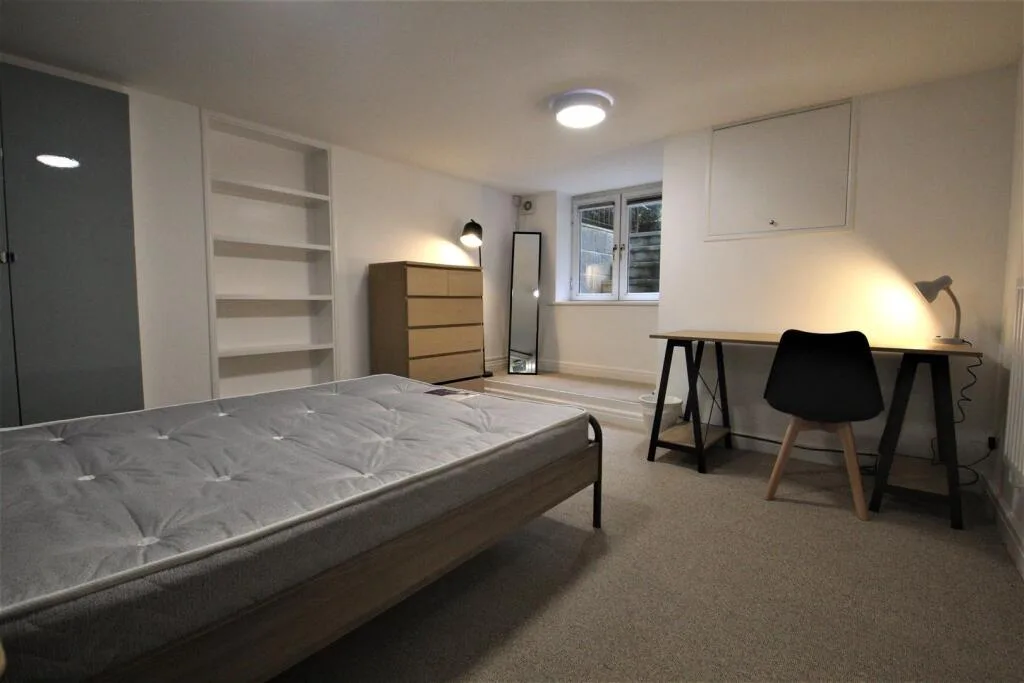 5 bedroom terraced house for rent