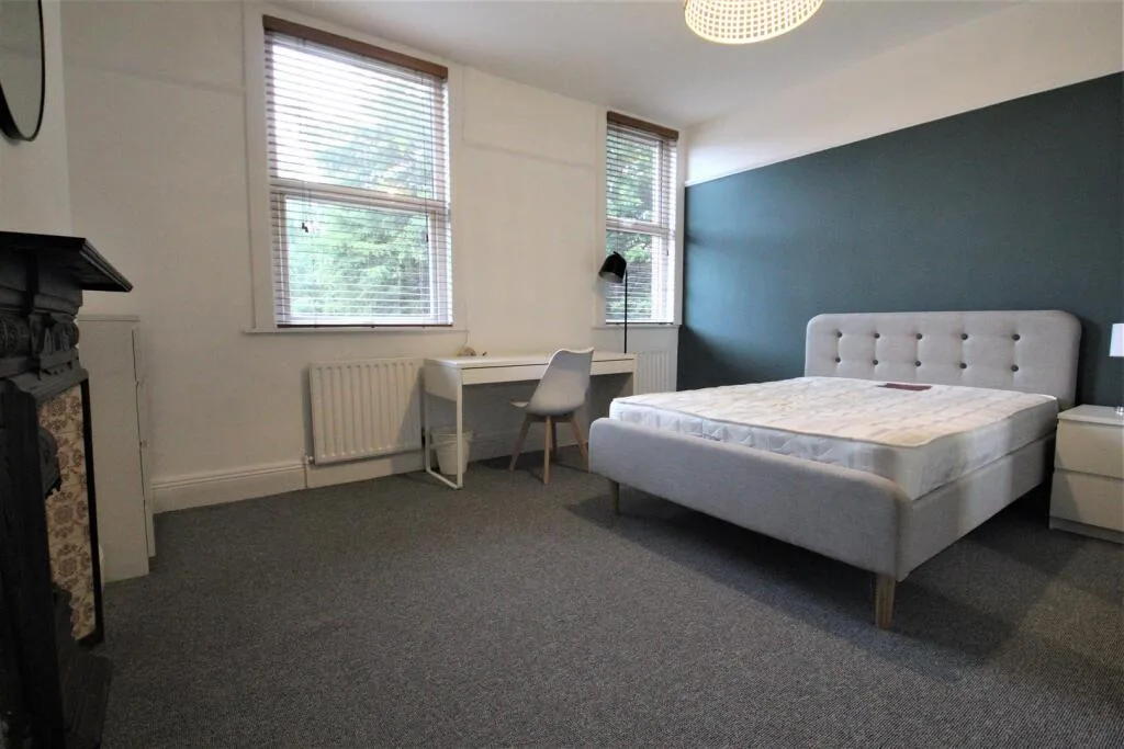 5 bedroom terraced house for rent
