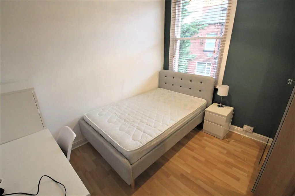 5 bedroom terraced house for rent
